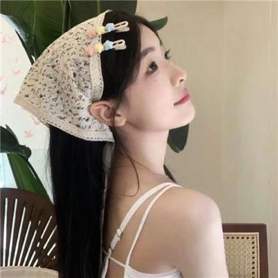 裹头巾的女人